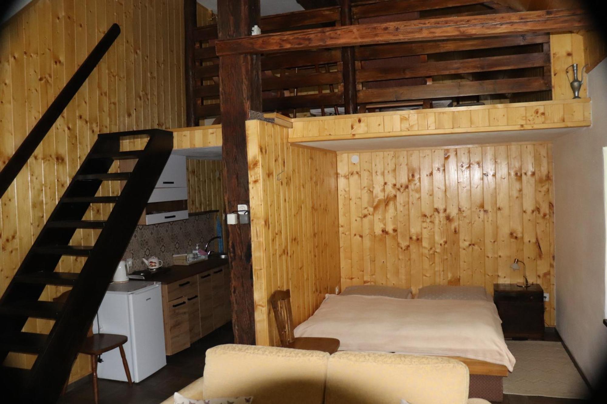 Hostinec Stará Krčma Stratená Esterno foto